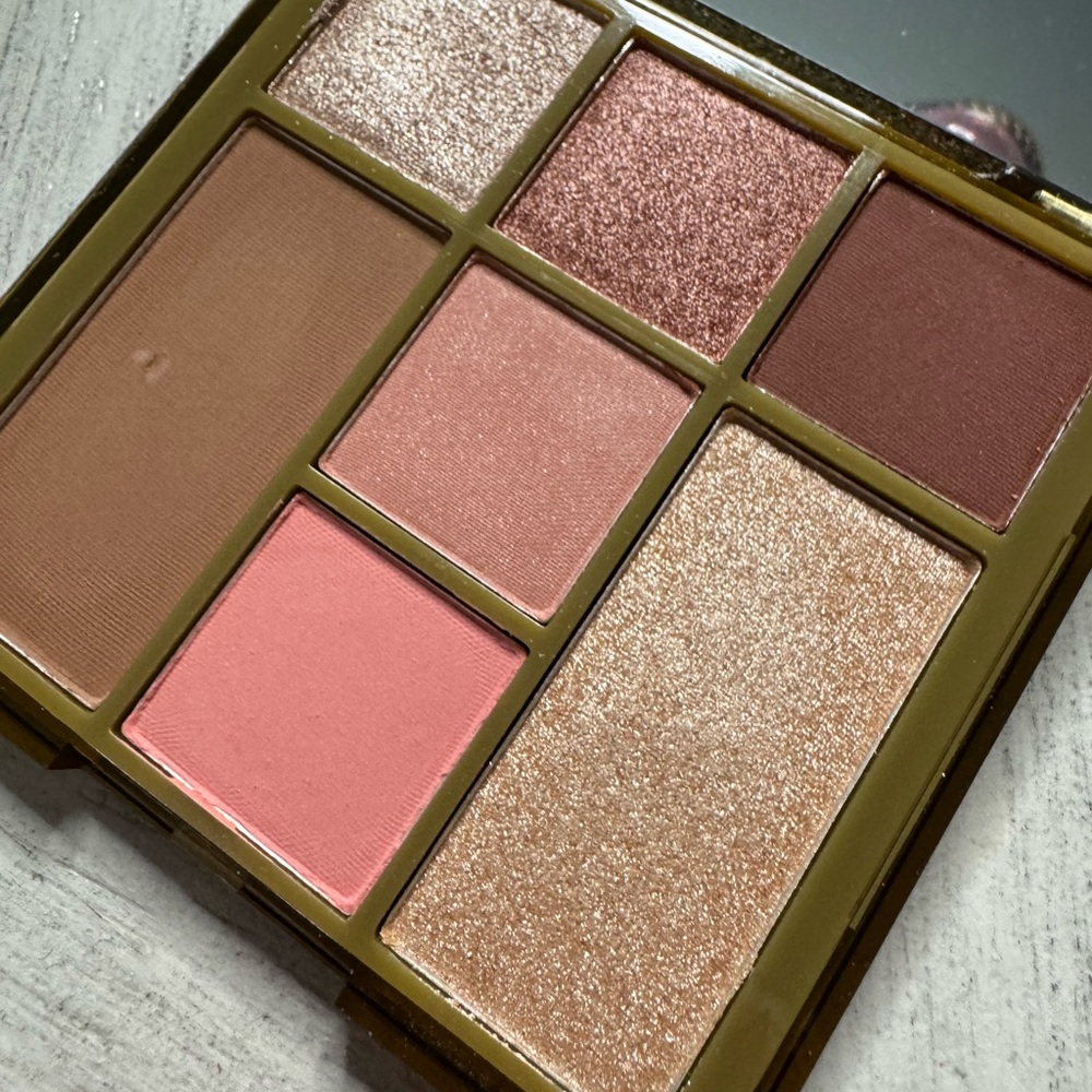 Infinit Palette (Blush, Bronze, Countoir, Highlight, Eyes)